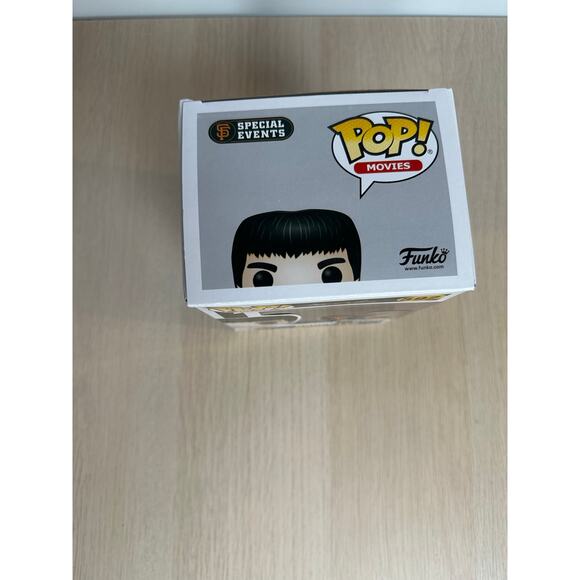 Funko Pop - Bruce Lee ( #592 ) / S.F Giants “Exclusive Bait” - Picture 4 of 5